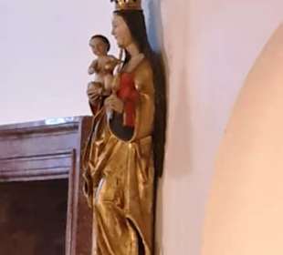 Schlosskirche Madonna 500Jahre älter als Schlos