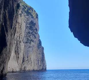Fahrt in eine beeindruckende Grotte