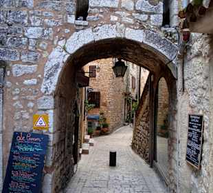 Тюррет-сюр-Лу. Вход в старый город