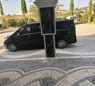 Maibach vor unseren Hotel bei Ankunft Fahrzeug von