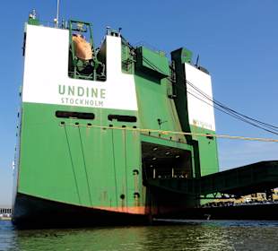 Beladung eines Autotransporters