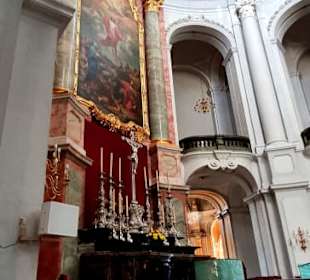 Höhe vom Altar