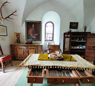 Alte Möbel und Gebrauchsgegenstände