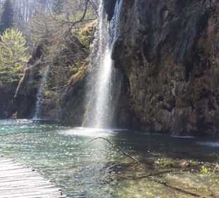 Gut gefüllte Regenspeicherseen.