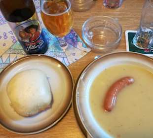 Dampfmudel mit Grummbeersuppe (Kartoffel)