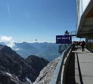 Auf dem Dachstein - siehe Hinweisschild auf Bild