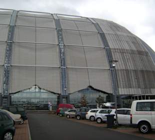 Auf dem Parkplatz direkt vor dem Eingang