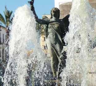 Denkmal mit Brunnen