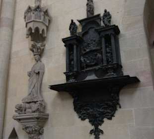 Epitaph und Wandskulptur