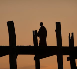 U-Bein Brücke im Sonnenuntergang