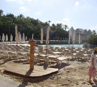 Der Strand vor dem Wellenbecken