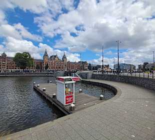 Bahnhof / Centraal Station in Amsterdam