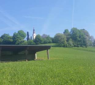 Ausgrabungsstätte mit Saazer Kirche