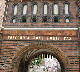 Inschrift äusseres Holstentor