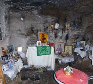 Heiligenbilder in der Grotte