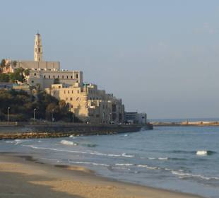 Blick von der Strandpromenade auf Old Jaffa