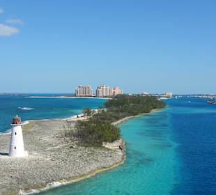Im Hintergrund -Hotel Atlantis