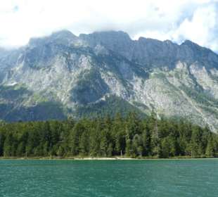 Fahrt mit dem Ausflugsboot auf dem Königssee
