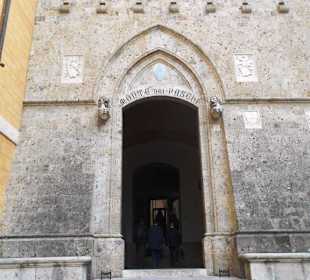 Piazza Salimbeni