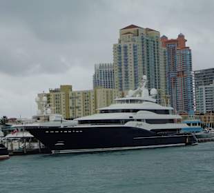 Tolle Yacht vor Anker