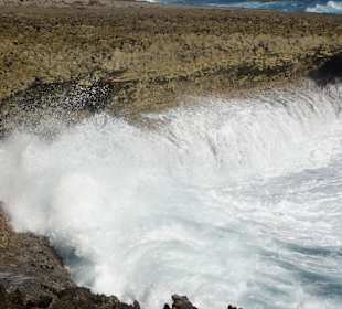 Küste und Brandung an der Boka Tabla