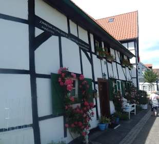 Blumenschmuck an den Häusern