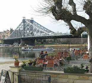 Tatort Deftiges mit historischem Elbblick