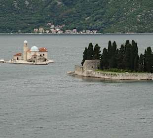Weiter fährt die Carnival, vorbei an den Inseln