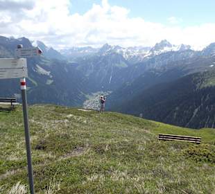 Freie Sicht auf der Wanderung zur Bergstation