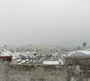 Стамбул. Вид на заснеженный город.