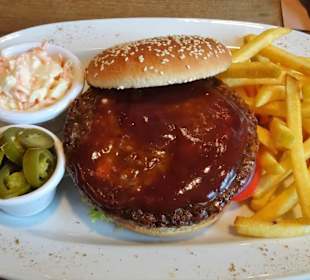 BBQ-Burger mit Jalapeños in der Alten Feuerwache