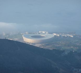 Blick vom Tafelberg auf Fußballstadion Kapstadt