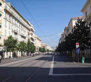 Avenue Jean Medicin (Einkaufsstrasse)