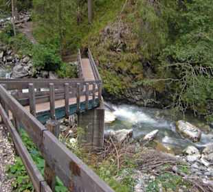 Weg durch die Klamm
