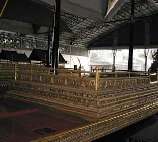 Ein Trohn auf einer Flotte