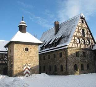 Gästehaus mit Brunnenturm