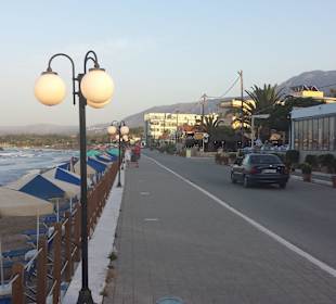 Promenade vom Corissia Beach aus