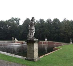 Großes Parterre mit Wasserfontäne