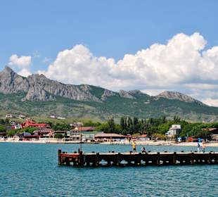 Вид на Коктебель с моря.