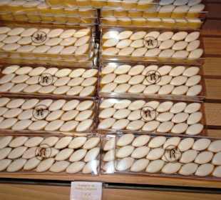 Auslage im Les Calissons du Roy René