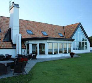 Blick auf die Clubhaus Terrasse