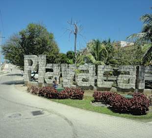 Einfahrt zum Stadtteil Playacar