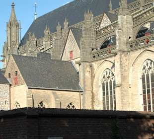 Altstadt....die Stadtmauer ude der Dom-St. Viktor
