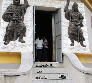 Eingang zur Pagode im Buddha