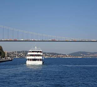 Blick auf die Brücke