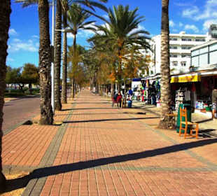 Entlang der langen Strasse