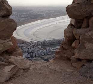 Blick von oben auf den Strand von Agadir