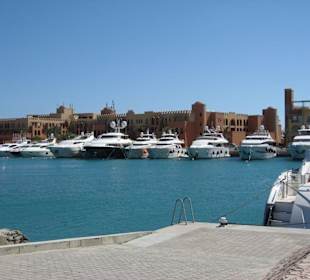 Schiffe im Hafen von El Gouna