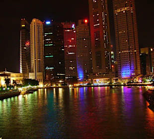 Impressionen bei Nacht am Singapore-River