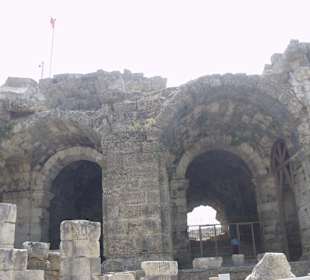 Ruine Theater außen